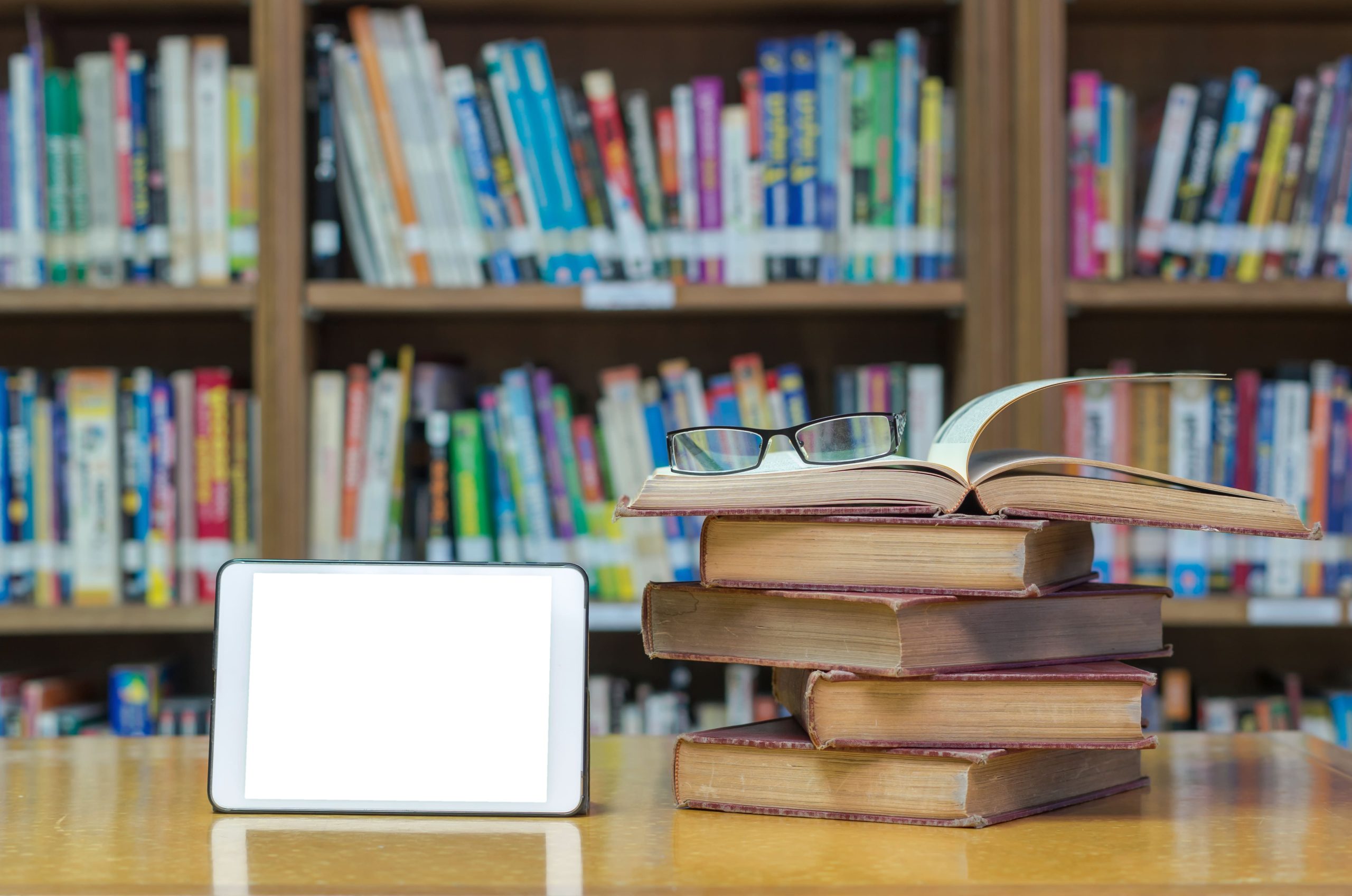 Día del Bibliotecario: un reconocimiento a quienes promueven el acceso al conocimiento.